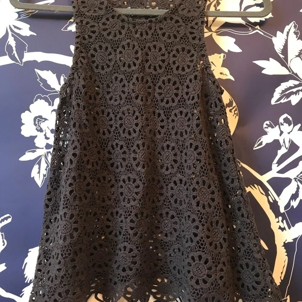 Pins and Needles Crochet Tank Top Size S - Picture 2 of 4